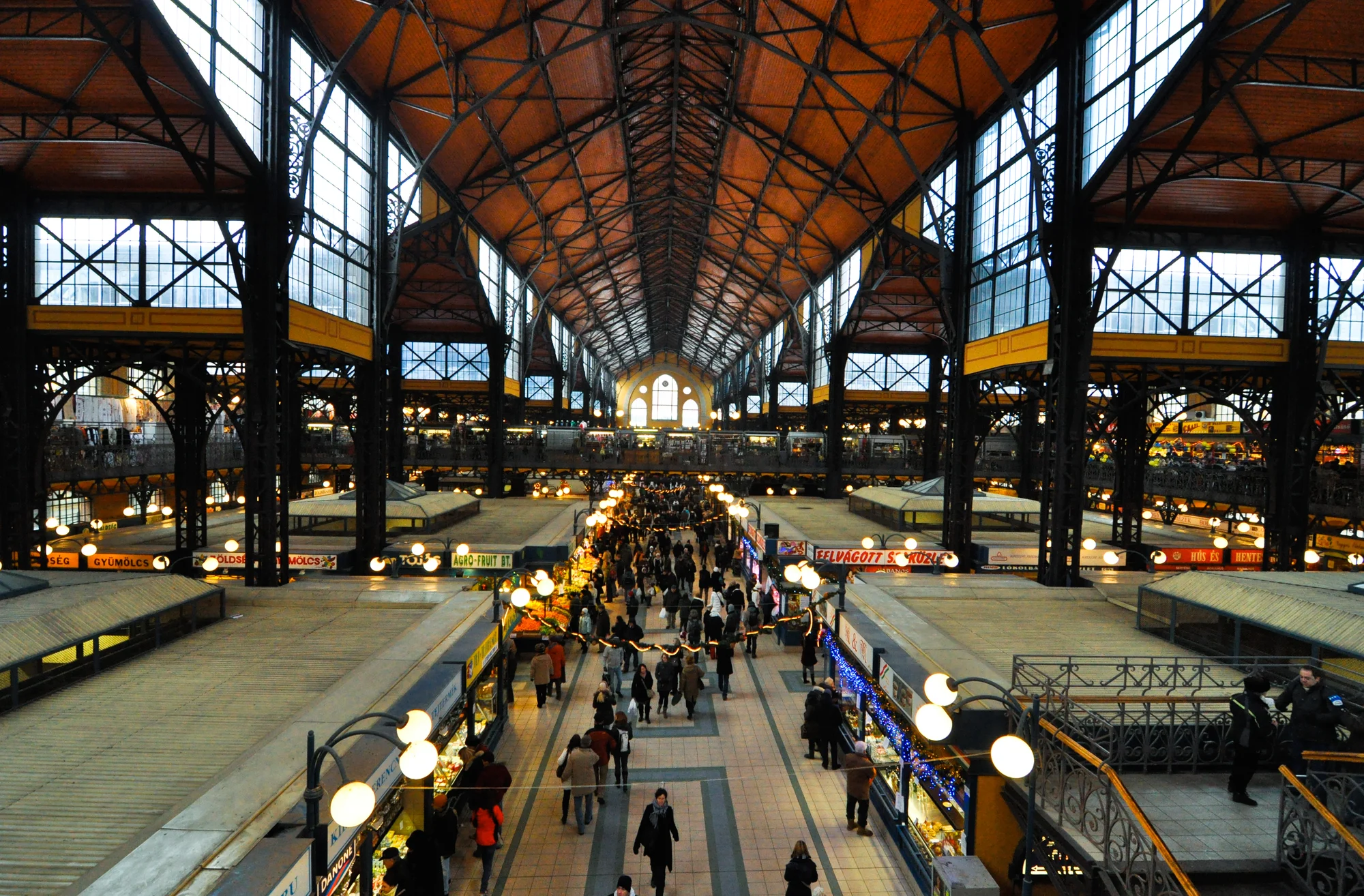 Vaulted iron and glass nave of the Great Market Hall